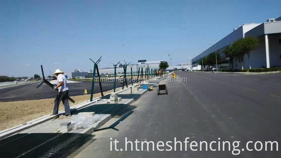 Sicurezza anti-climb rivestita in polvere 358 Fence 12,7 * 76,2mm * 2,1m (h) con 60 * 80 * 2mm Post